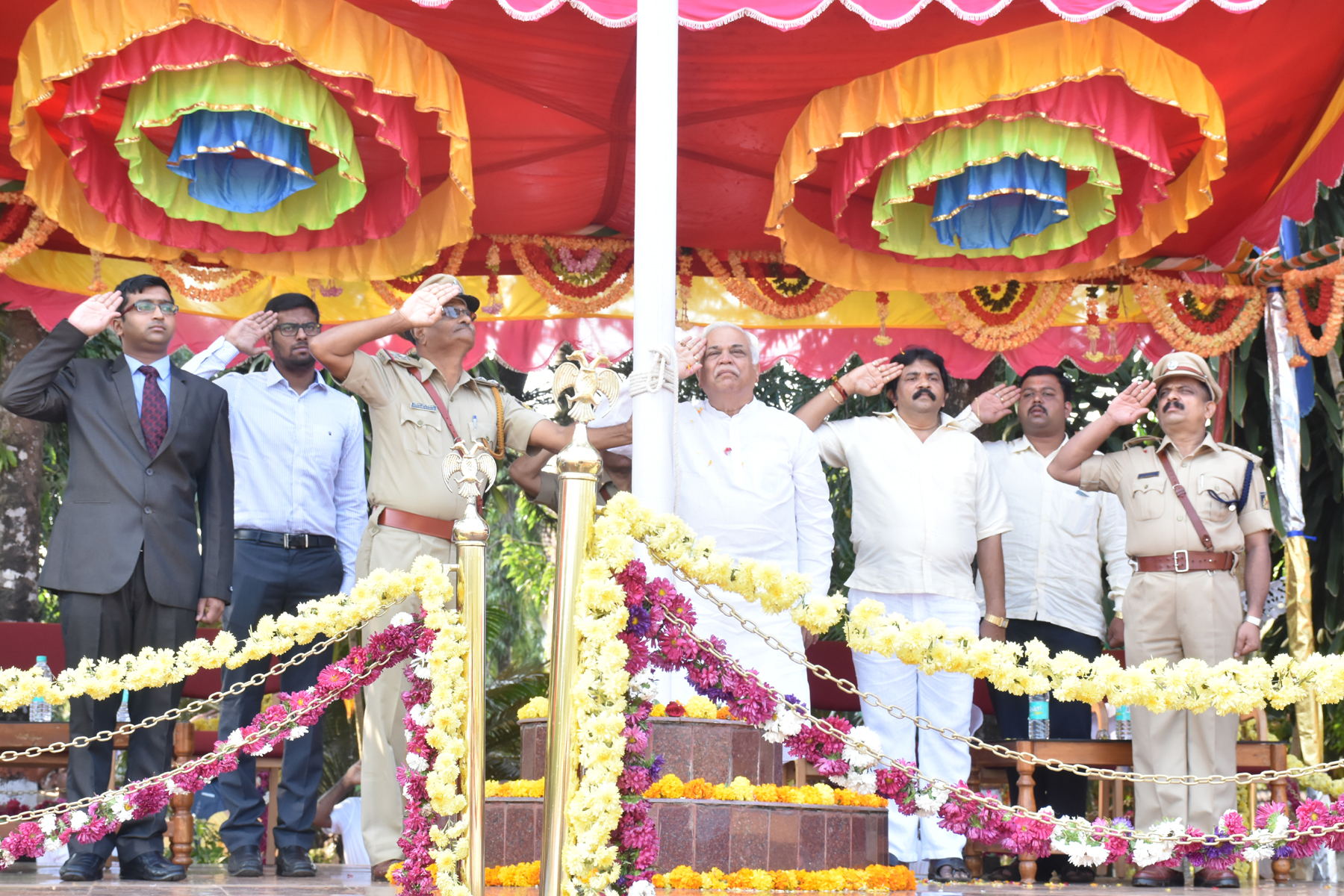 ಮೂಲ ಸೌಕರ್ಯ ಅಭಿವೃದ್ಧಿ ಮೂಲಕ ಜಿಲ್ಲೆಯಲ್ಲಿ ಉದ್ಯೋಗ ಸೃಷ್ಟಿ:  ಉಸ್ತುವಾರಿ ಸಚಿವ ಆರ್. ವಿ. ದೇಶಪಾಂಡೆ